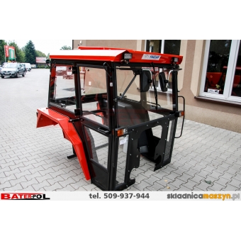 Kabina C-330 NAGLAK z metal. kanciastymi błotnikami,drzwi na koło,dach uchylny,boczne szyby uchylne oświetlenie LED,szyberdach